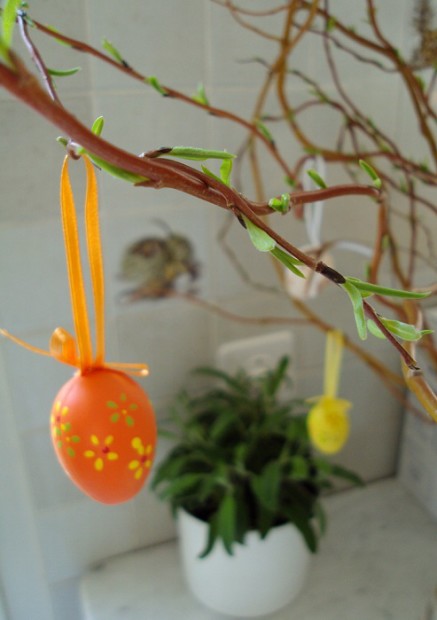 Easter ornaments à la suisse - photo © genevafamilydiaries.net