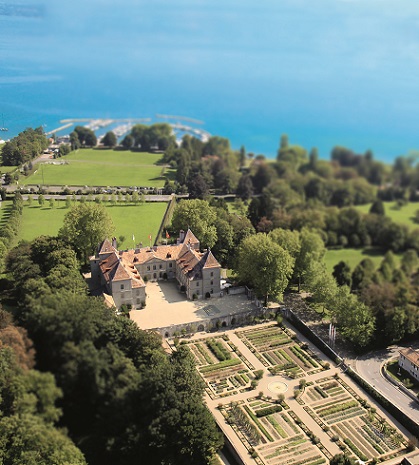Beautiful aerial view of Prangins castle and Lake Léman. Photo © Château de Prangins